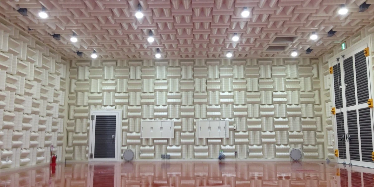 semi anechoic chamebr with two doors