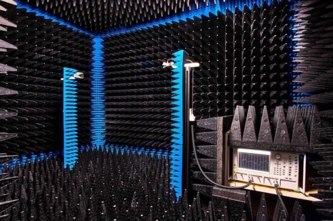 Fully Anechoic Antenna Test Chamber